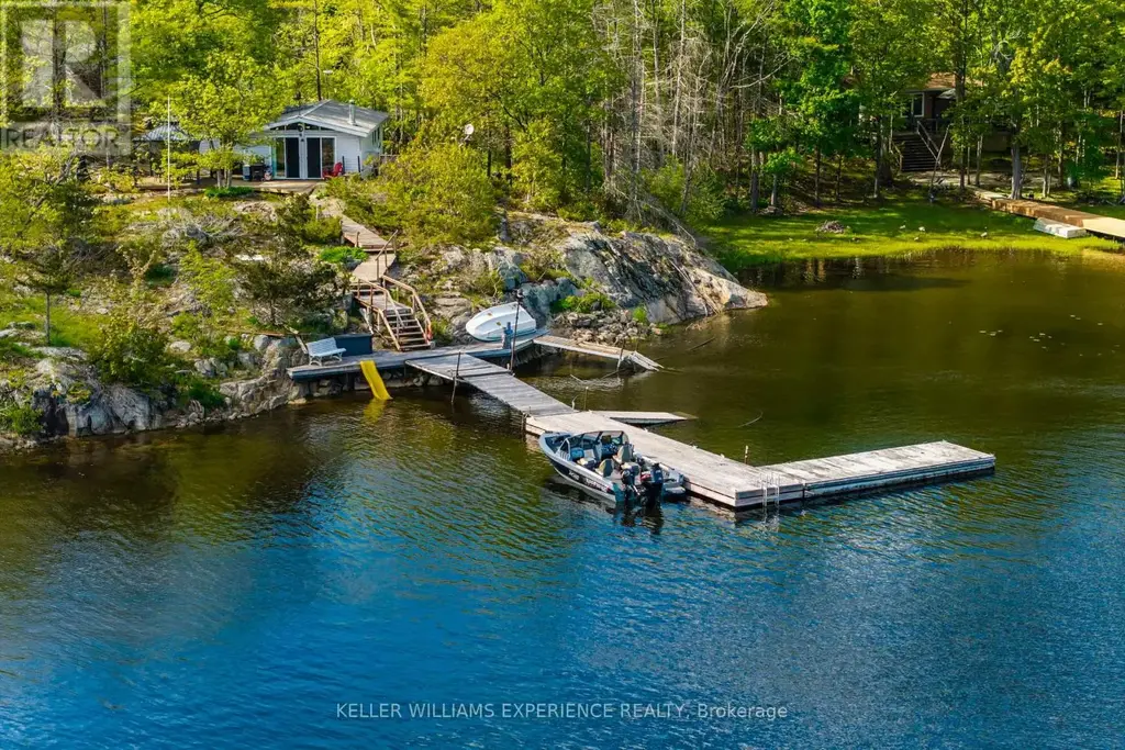 6932 Island 1810 / Bone Island, Georgian Bay (Gibson)